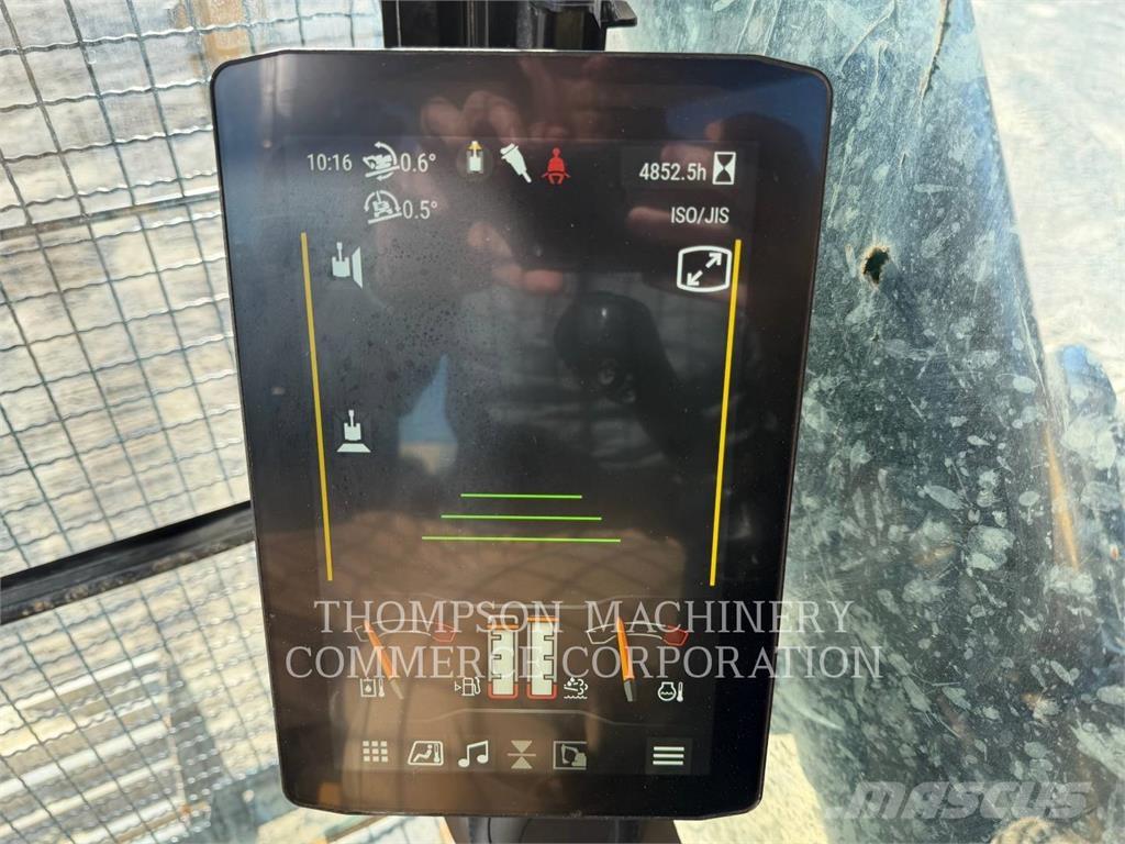 CAT 352 حفارات زحافة