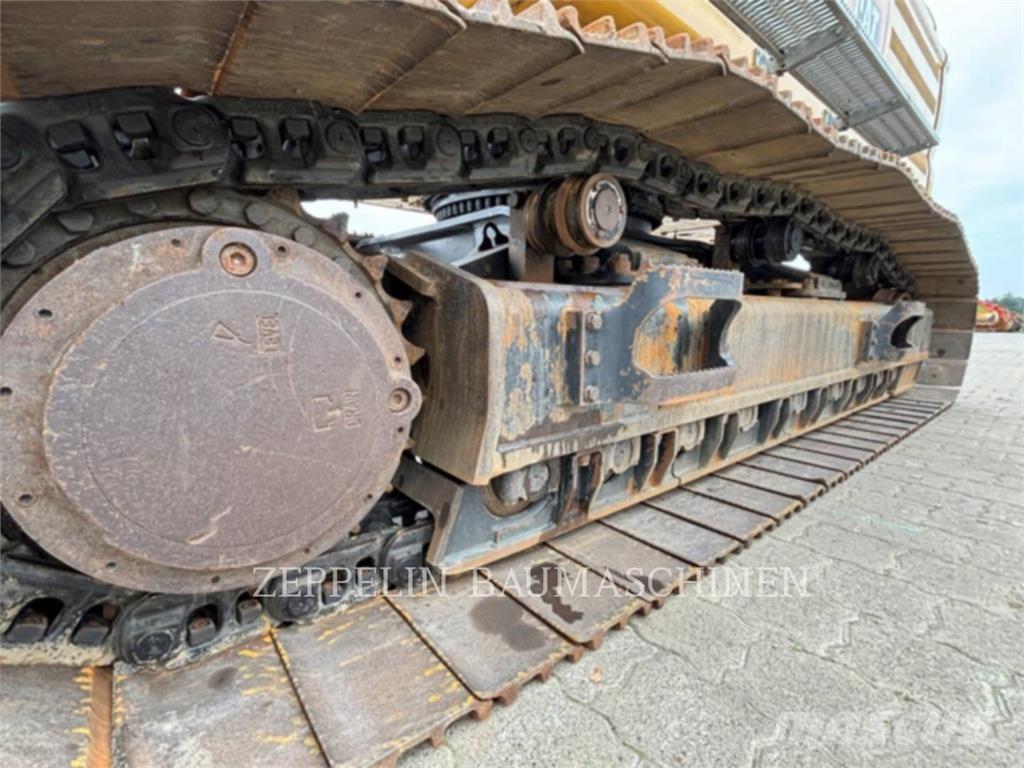 CAT 352-08 حفارات زحافة