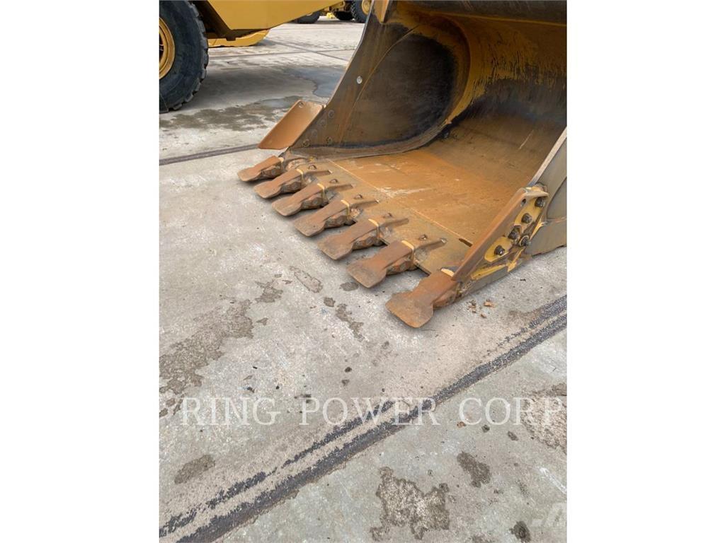 CAT 352-08 حفارات زحافة