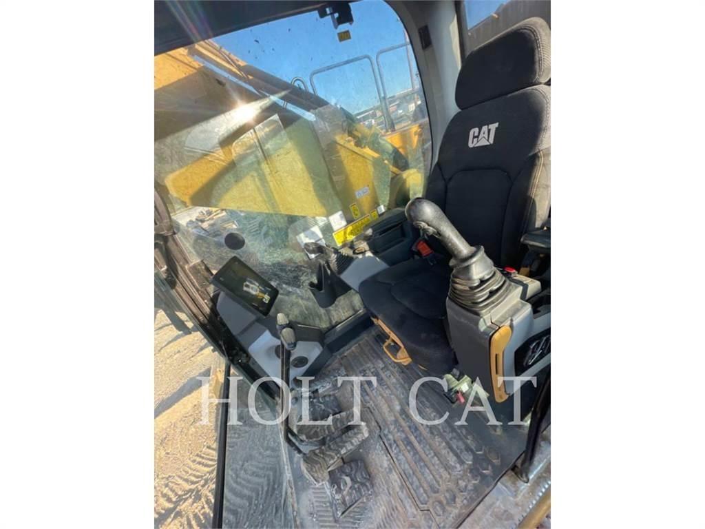 CAT 352 11 حفارات زحافة