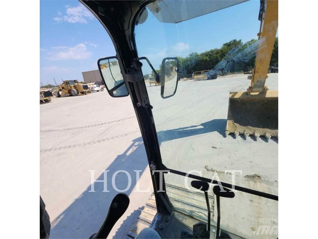 CAT 352 11 حفارات زحافة