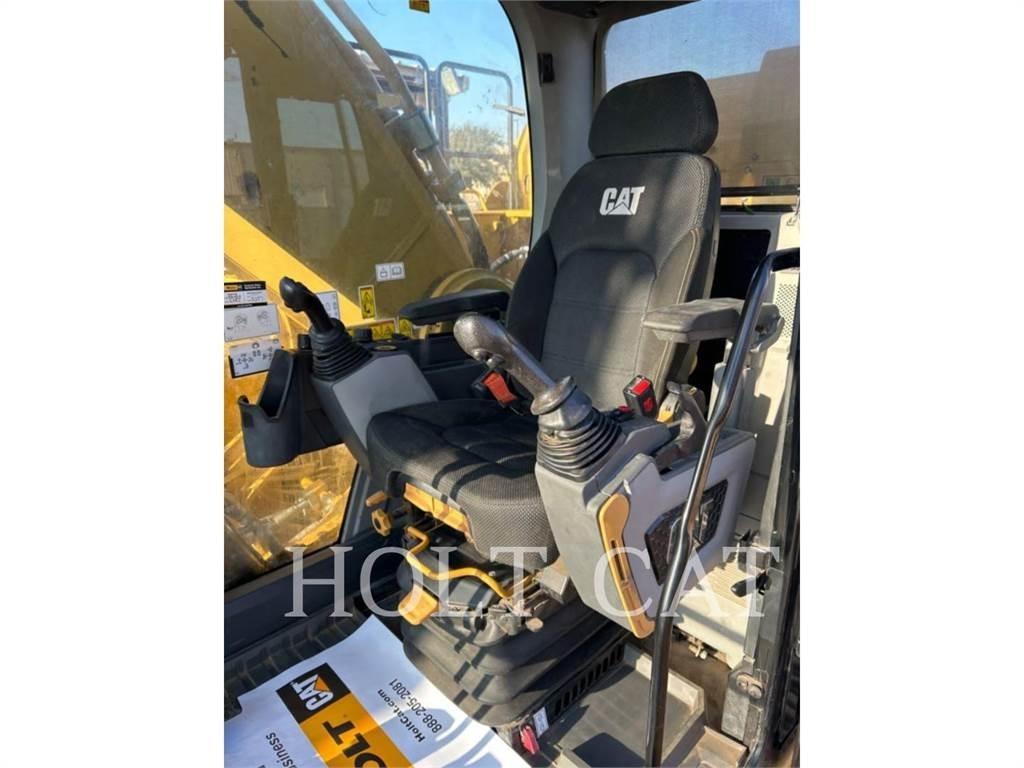 CAT 352 11 حفارات زحافة
