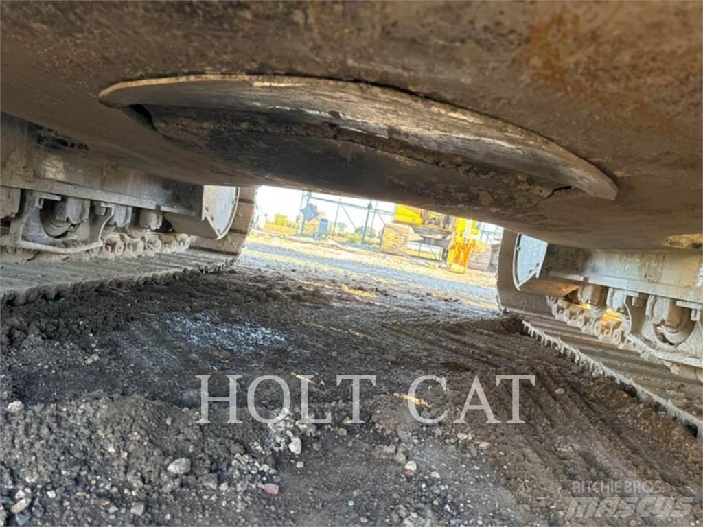 CAT 352 11 حفارات زحافة