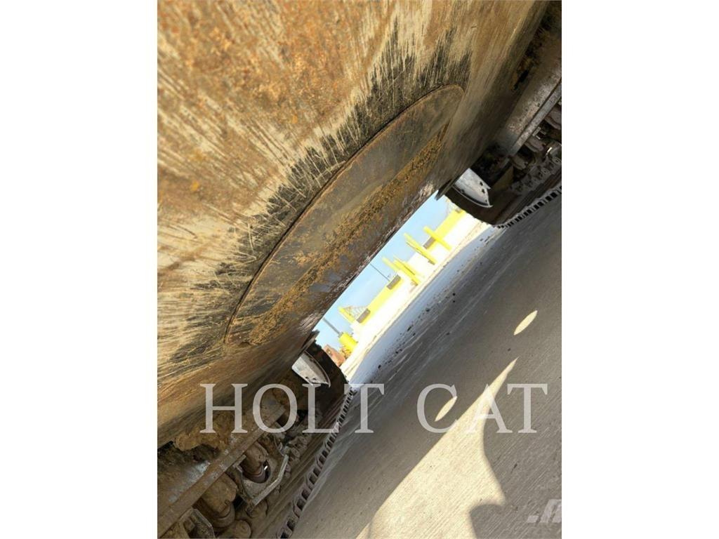 CAT 352 11 حفارات زحافة