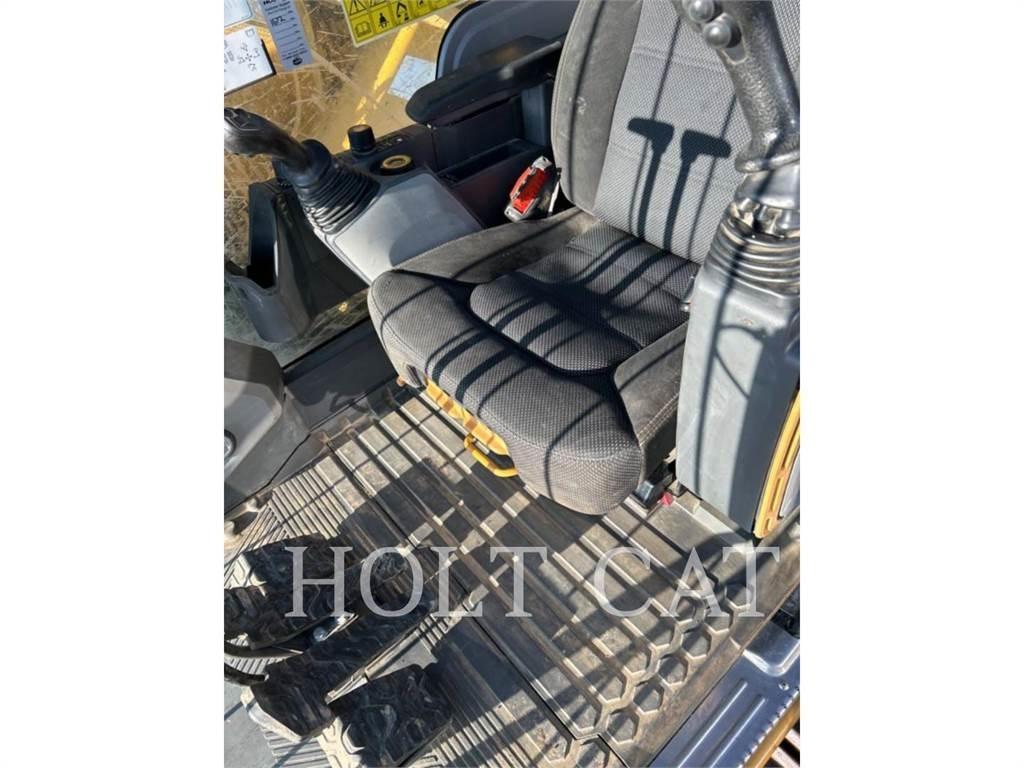 CAT 352 11 TC حفارات زحافة