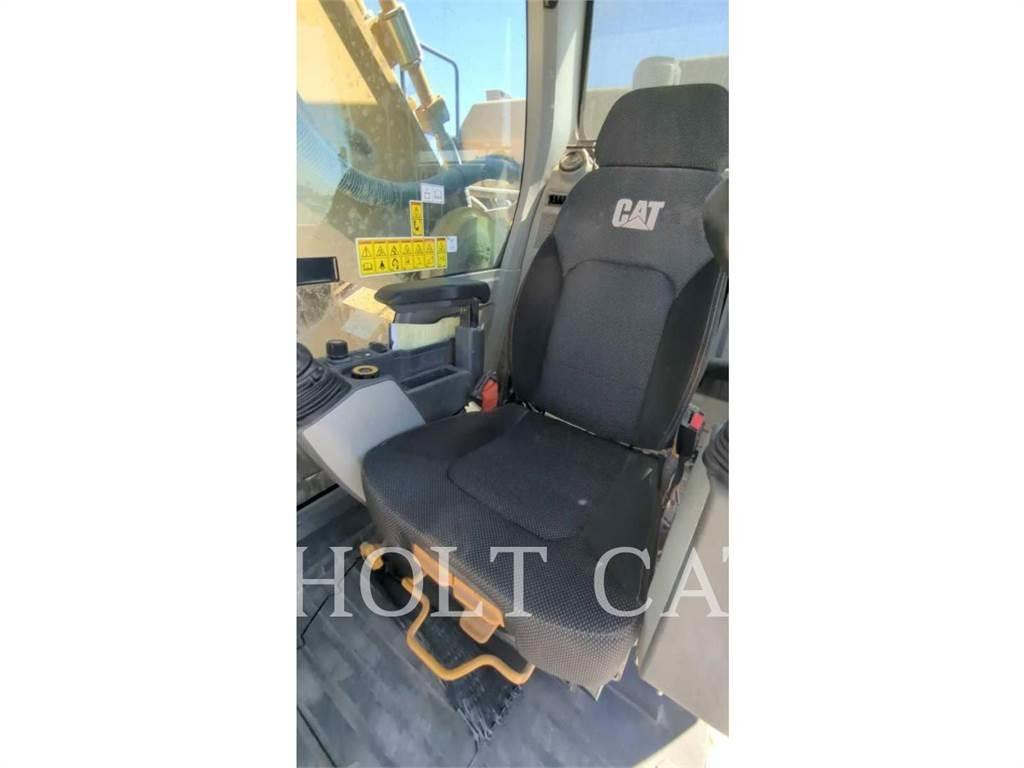 CAT 352 11 TC حفارات زحافة