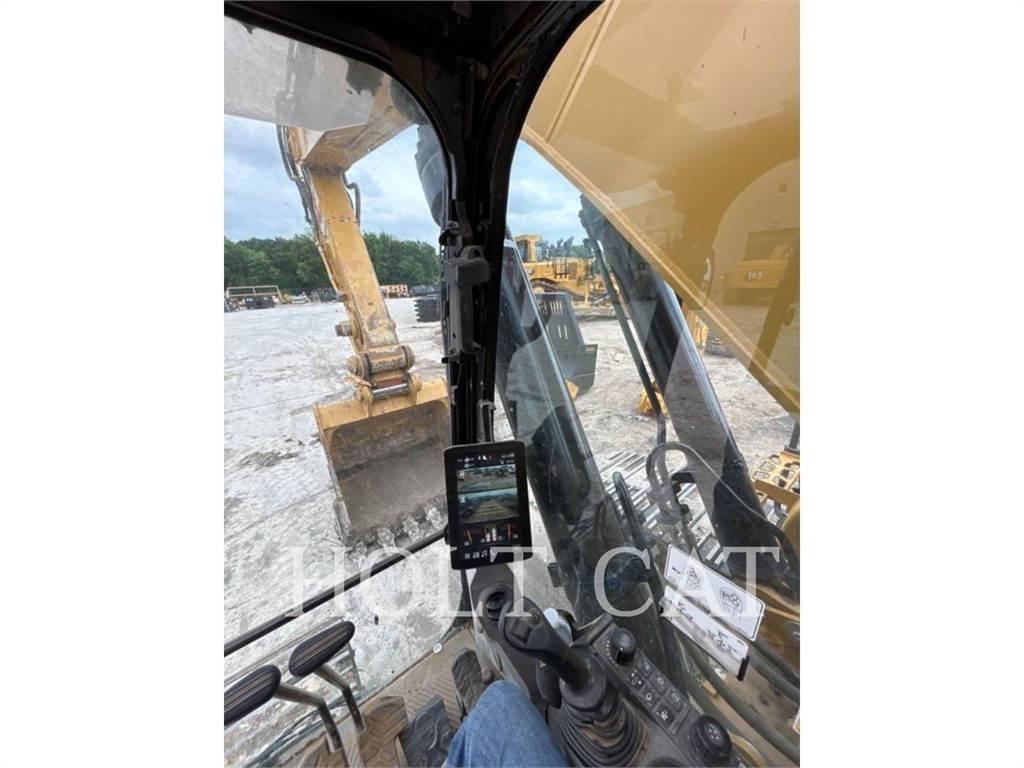 CAT 352 11 TC حفارات زحافة