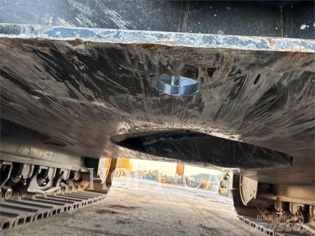 CAT 352 11 TC حفارات زحافة