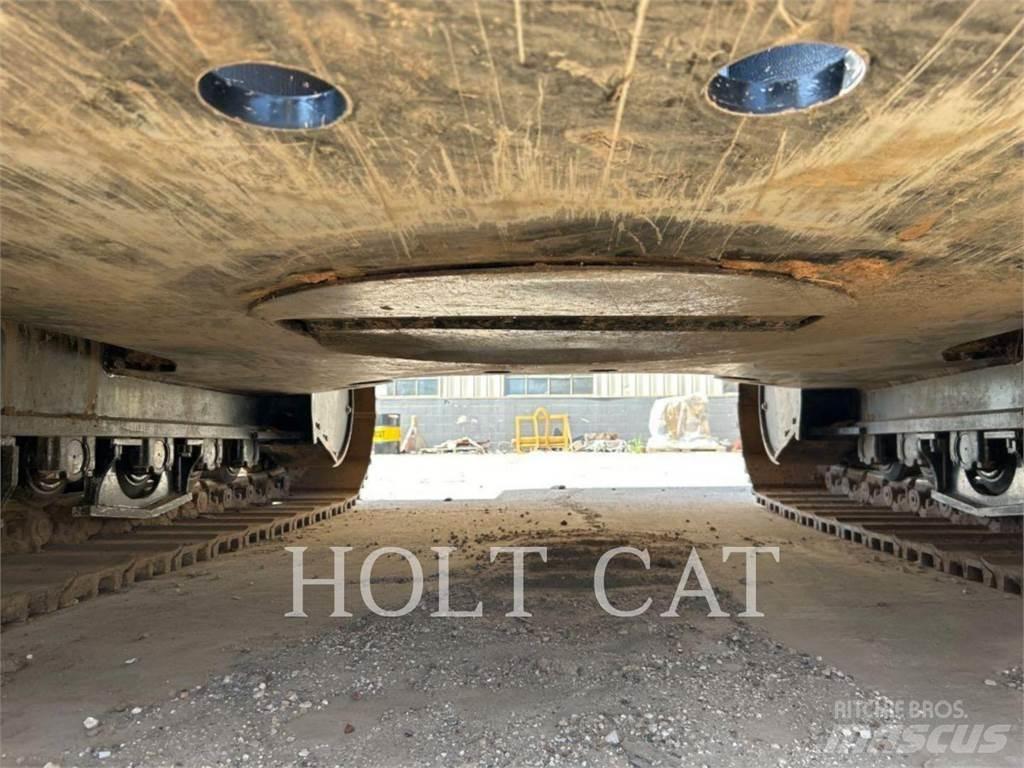 CAT 352 11 TC حفارات زحافة