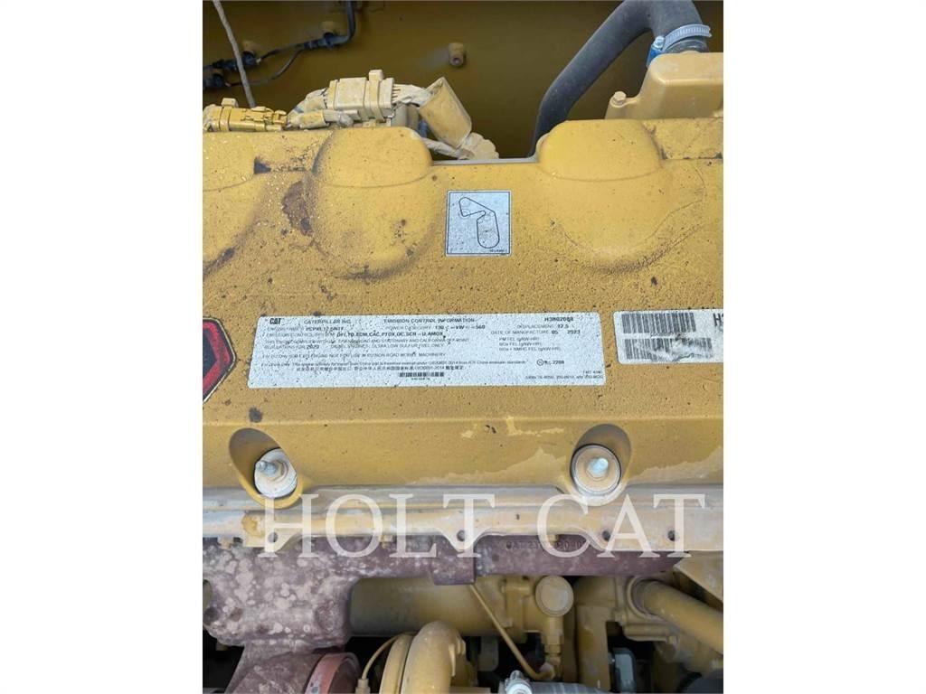CAT 352 12 حفارات زحافة