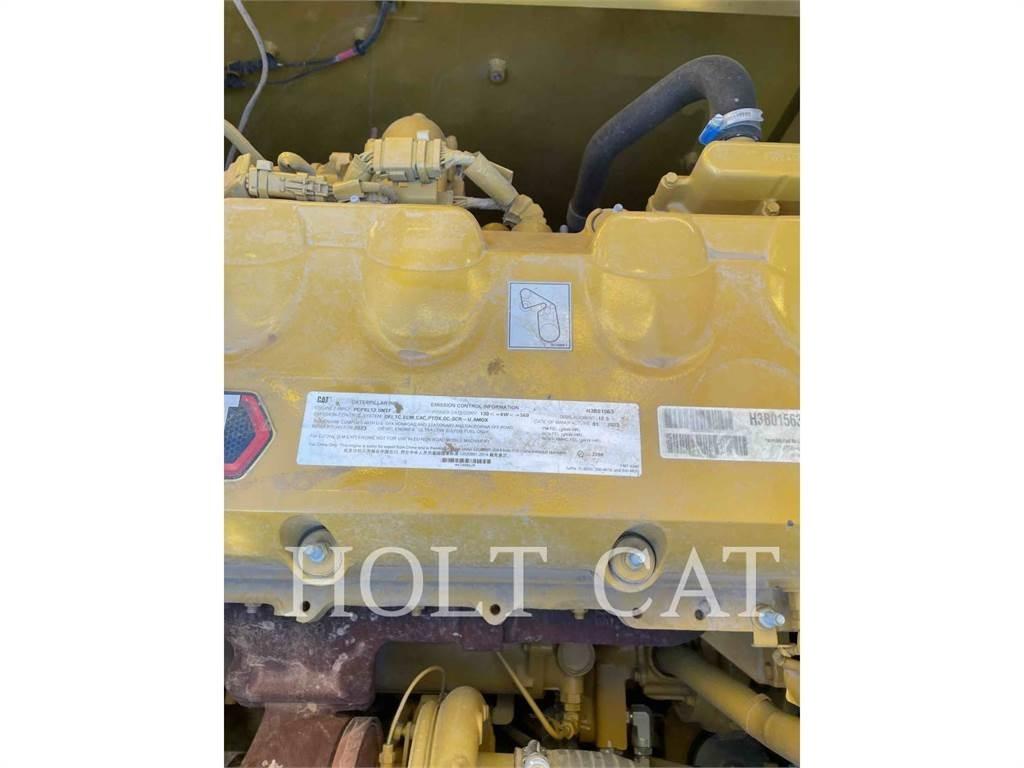 CAT 352 12 TC حفارات زحافة