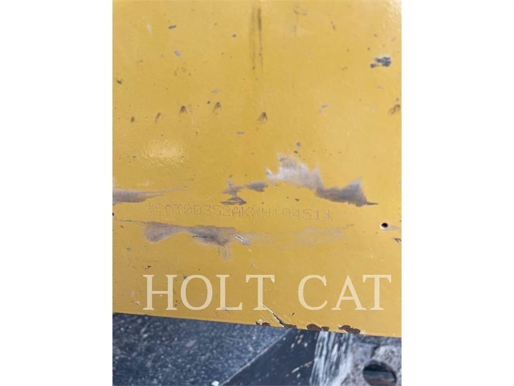 CAT 352 12 TC حفارات زحافة