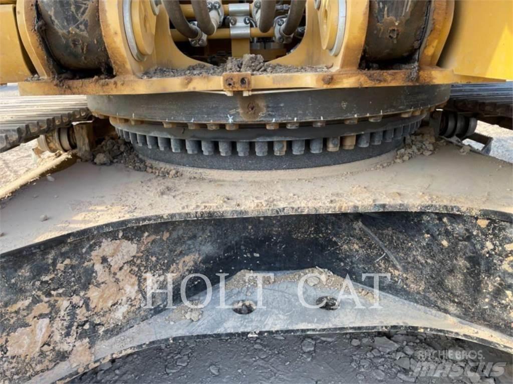 CAT 352 12 TC حفارات زحافة