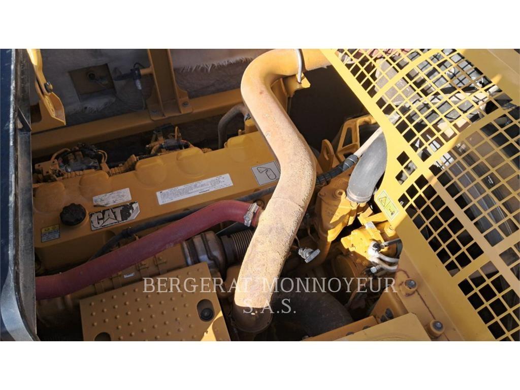 CAT 352F حفارات زحافة