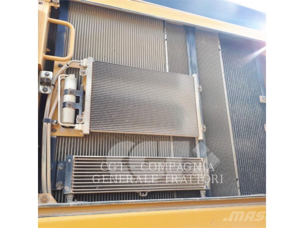 CAT 352F حفارات زحافة