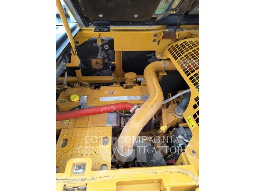 CAT 352F حفارات زحافة