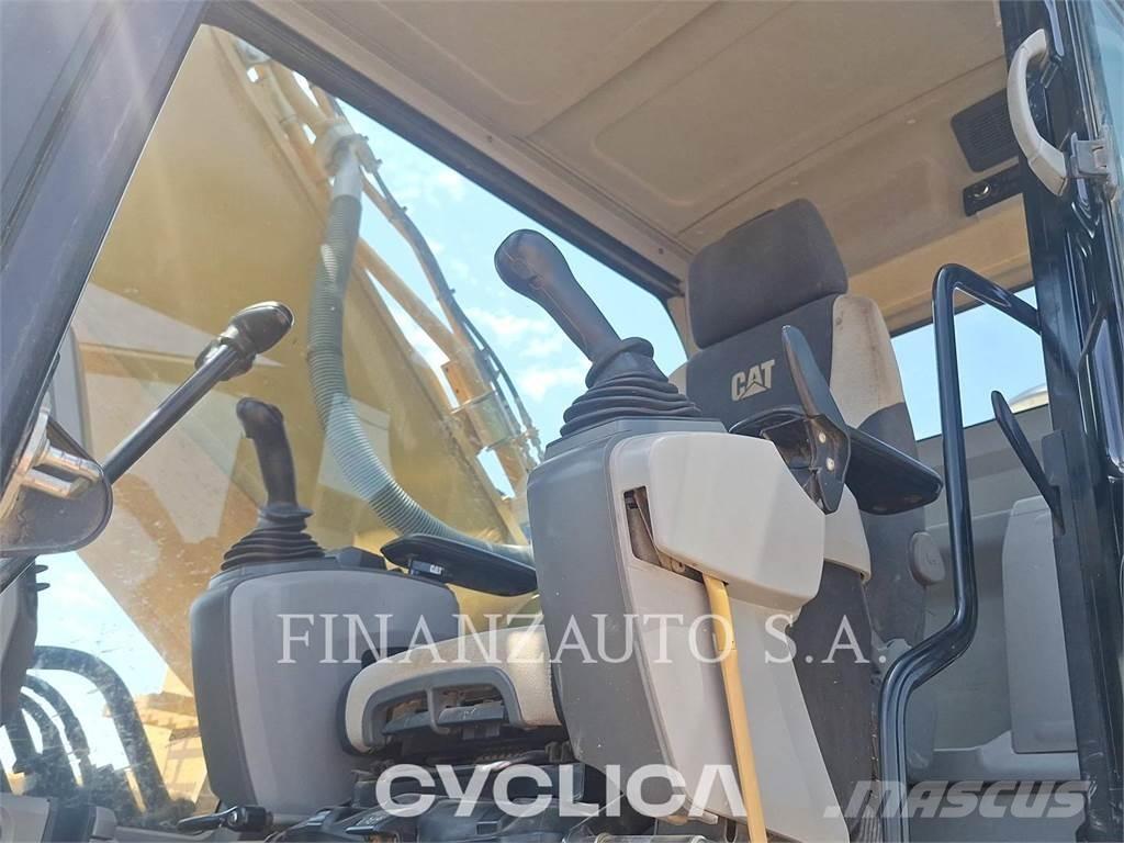 CAT 352FL حفارات زحافة