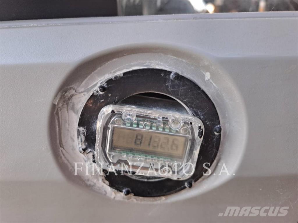 CAT 352FL حفارات زحافة