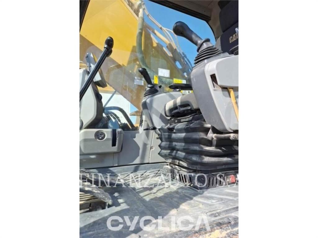 CAT 352FL حفارات زحافة