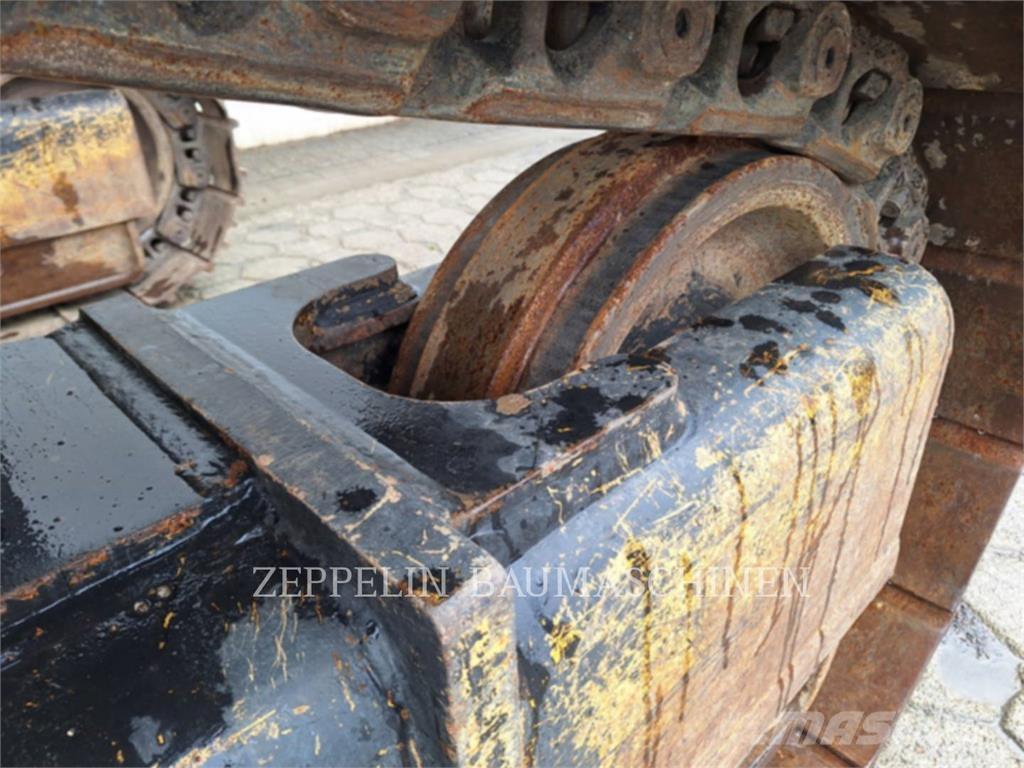 CAT 352FL حفارات زحافة