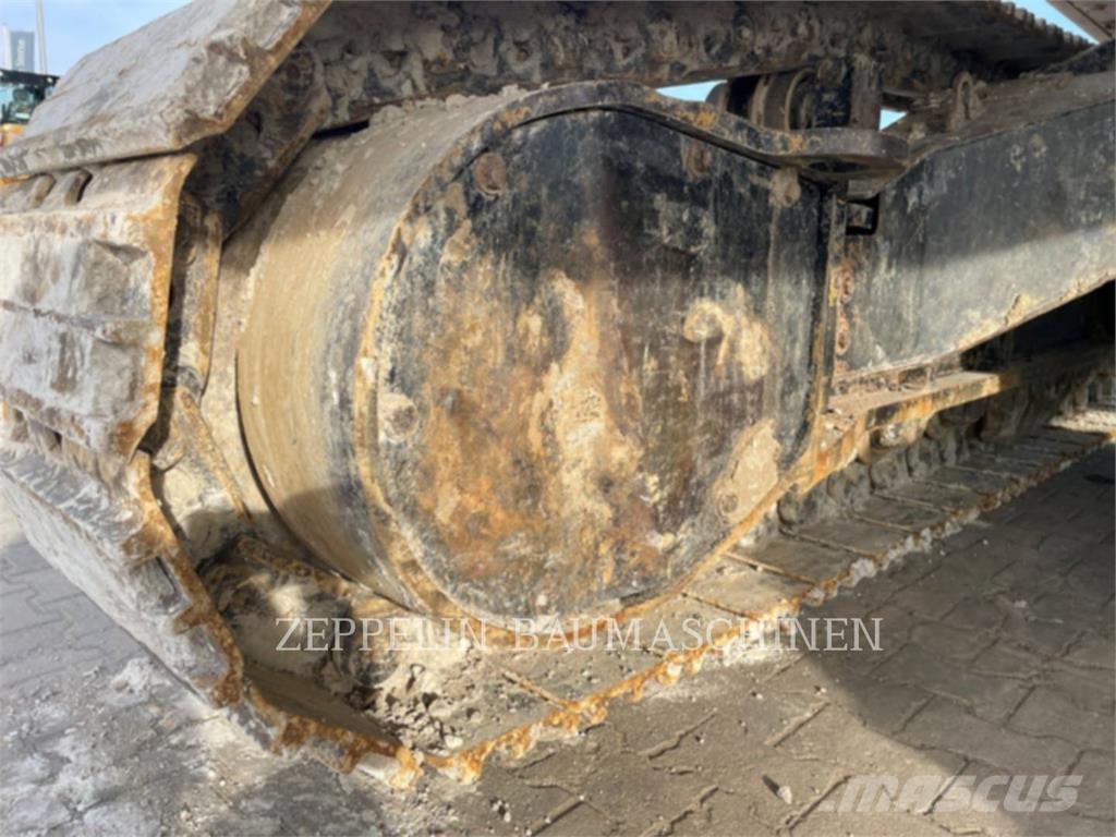 CAT 352FL حفارات زحافة
