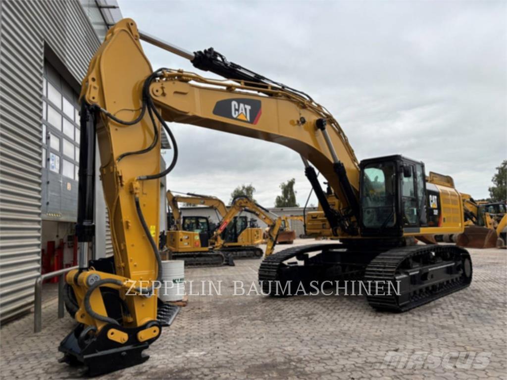 CAT 352FL حفارات زحافة