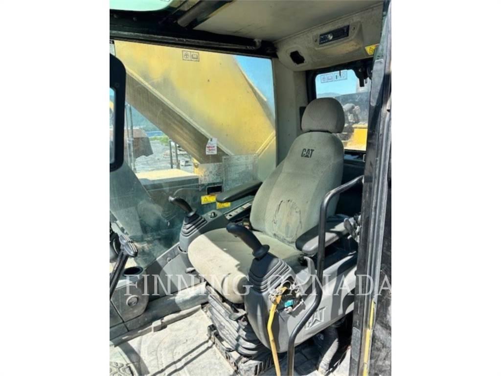 CAT 365C حفارات زحافة
