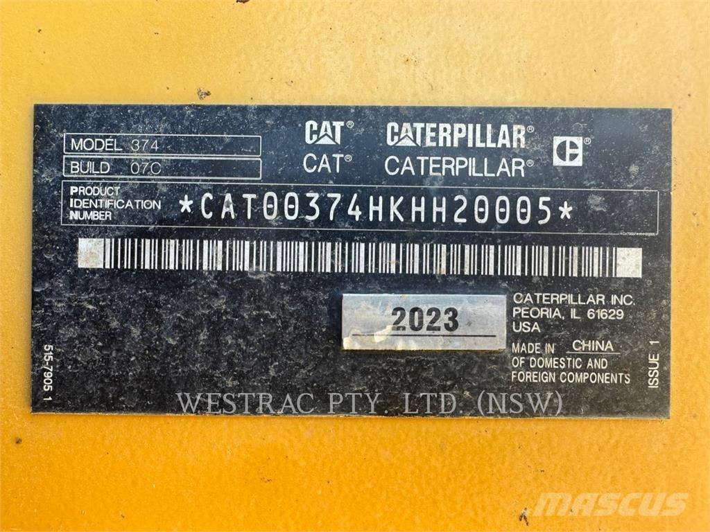 CAT 374 حفارات زحافة