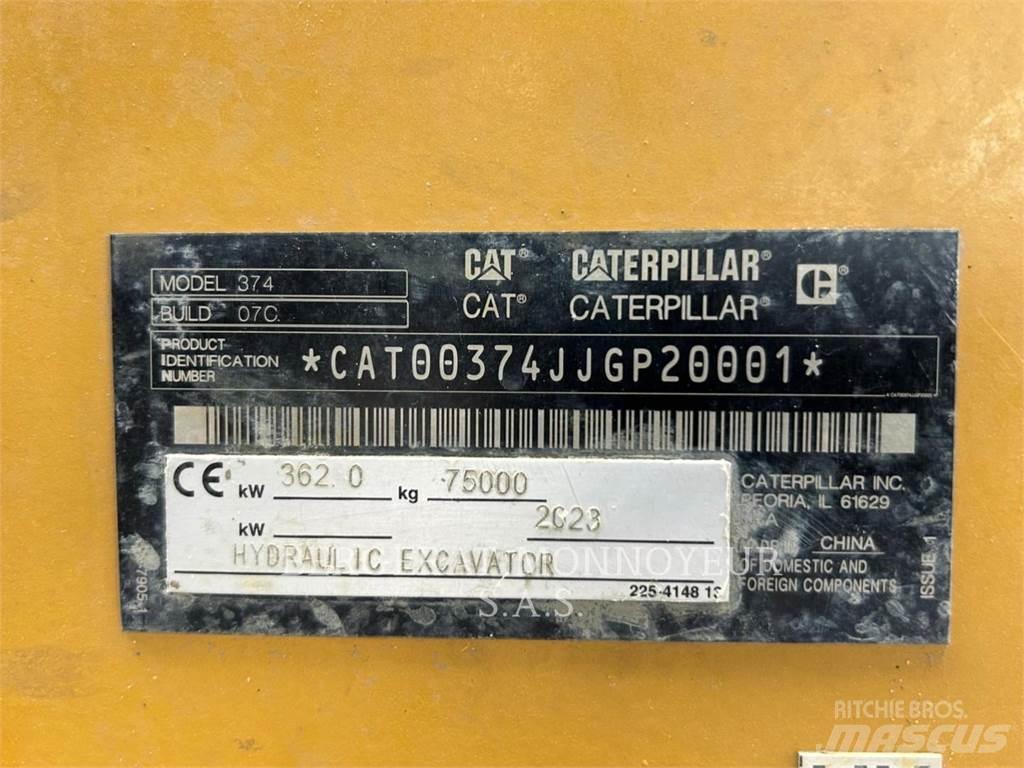 CAT 374 حفارات زحافة