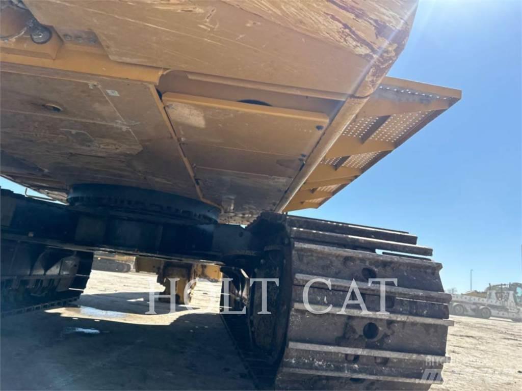 CAT 374 حفارات زحافة