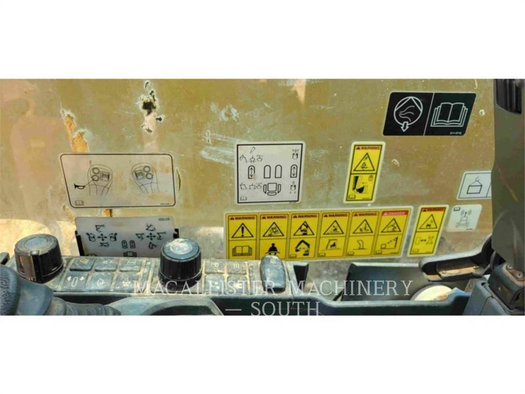 CAT 374 حفارات زحافة