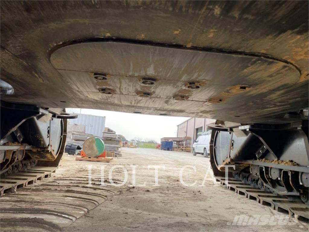 CAT 374 حفارات زحافة