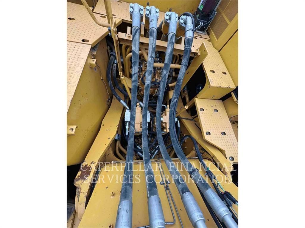 CAT 374-07 حفارات زحافة