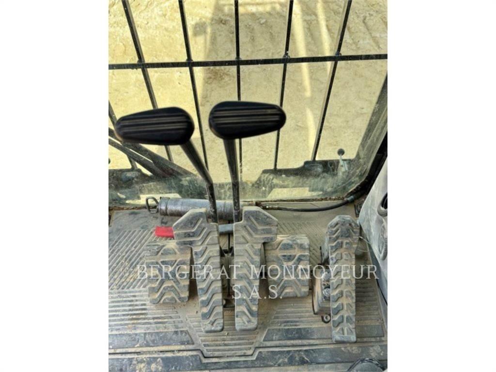 CAT 374-07 حفارات زحافة