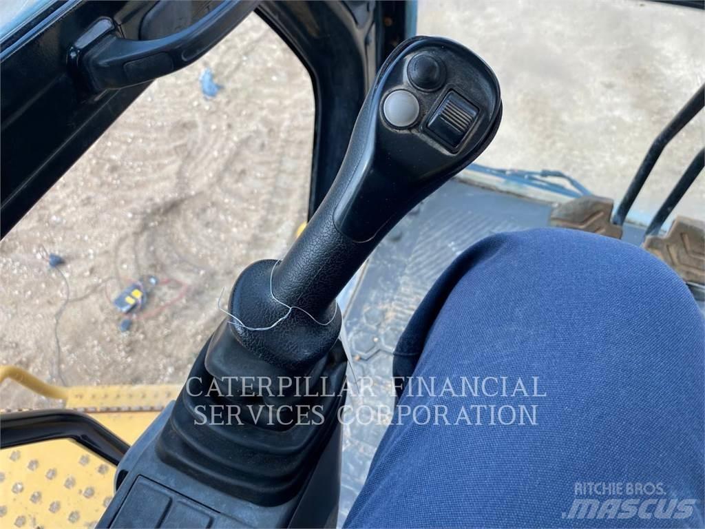 CAT 37407 حفارات زحافة