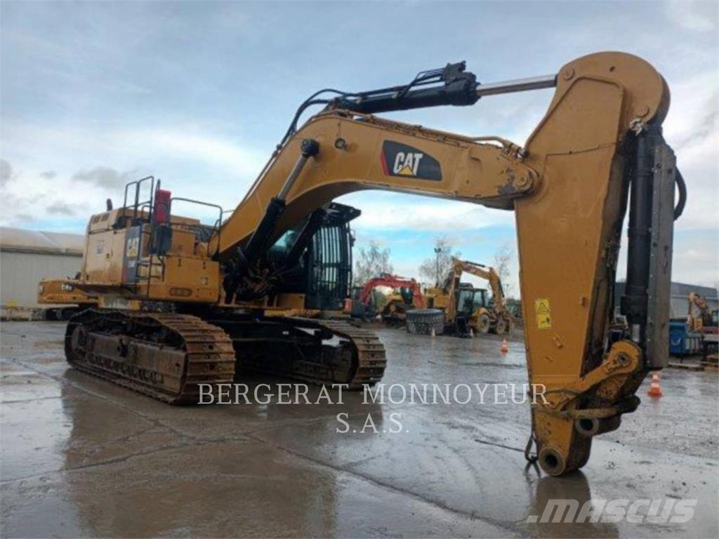CAT 374F حفارات زحافة