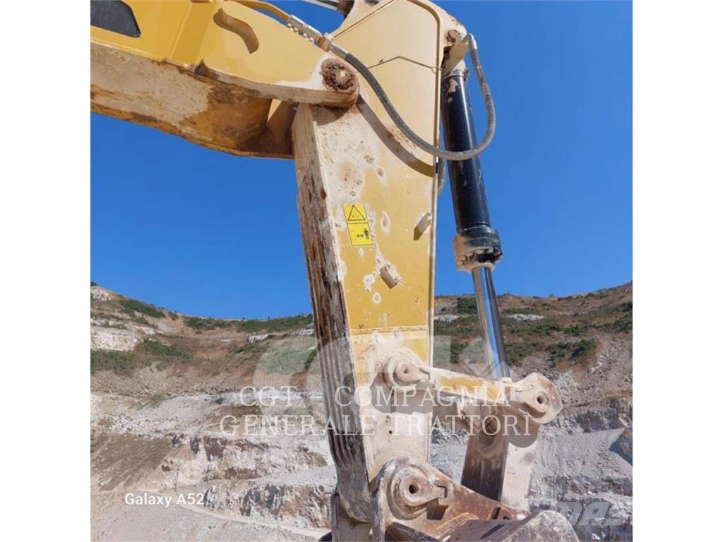 CAT 374F حفارات زحافة