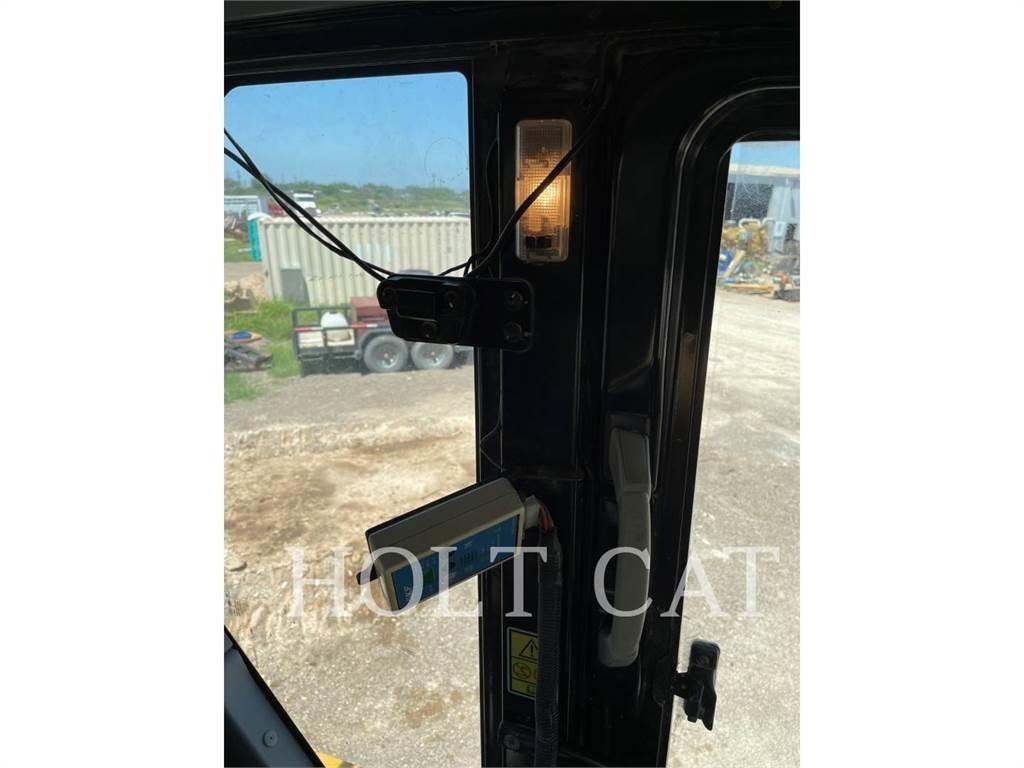 CAT 374FL حفارات زحافة