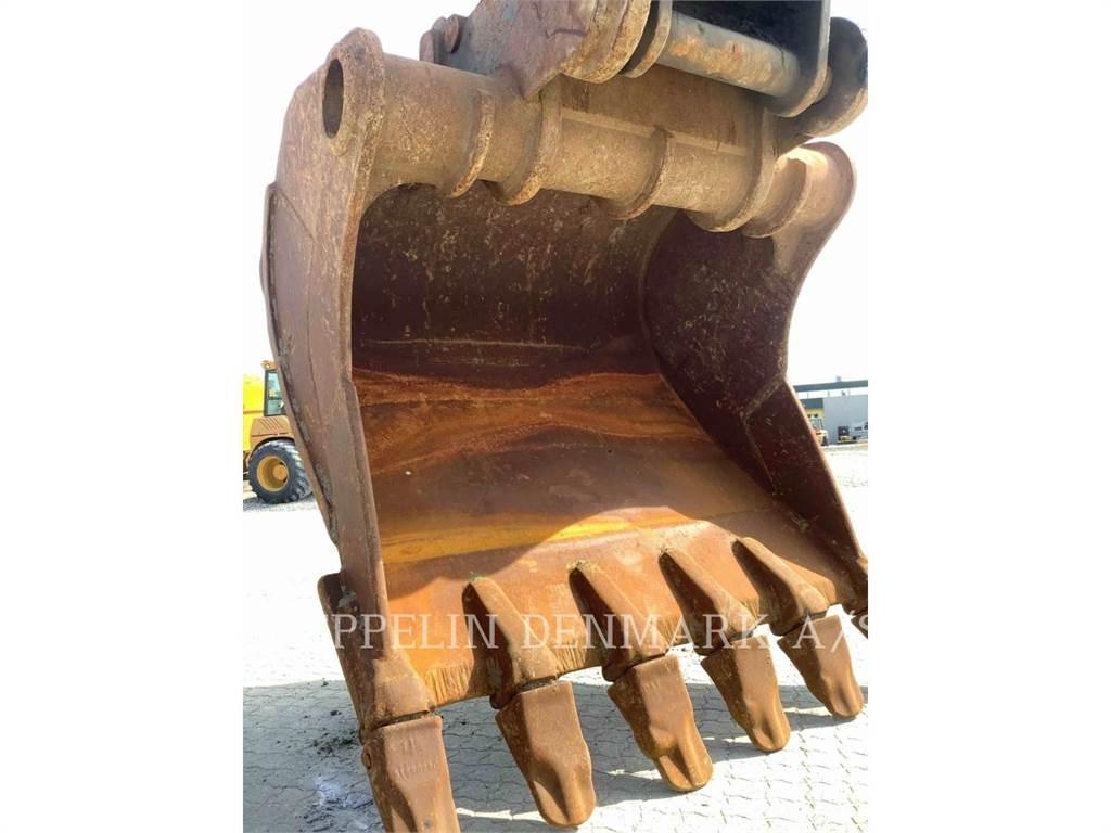 CAT 374FL حفارات زحافة