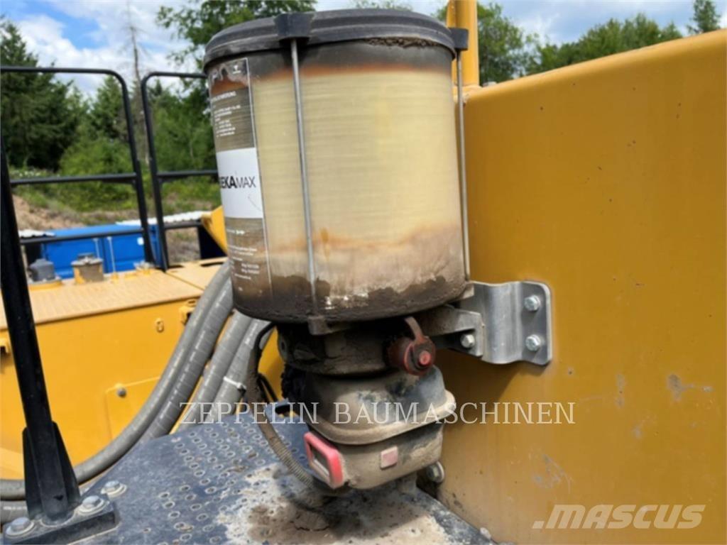 CAT 374FL حفارات زحافة