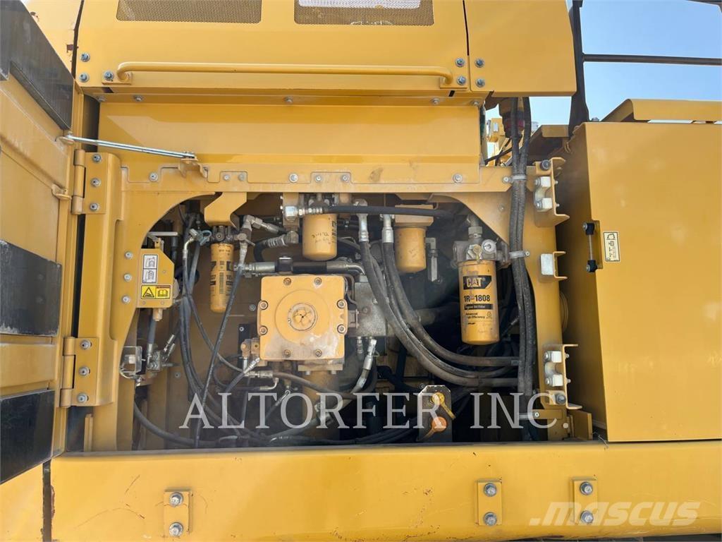 CAT 374FL حفارات زحافة