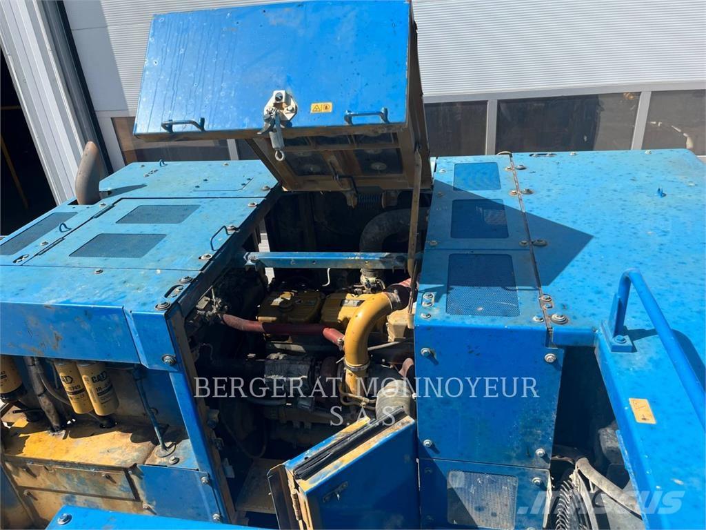 CAT 390F حفارات زحافة