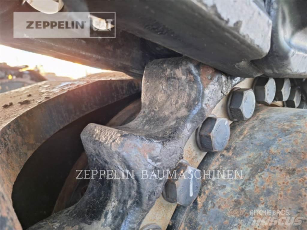CAT 390FL حفارات زحافة