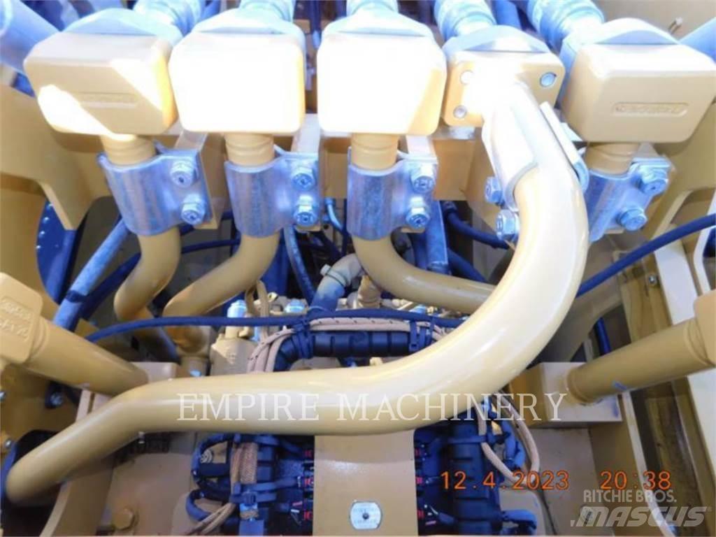 CAT 390FL GP P حفارات زحافة
