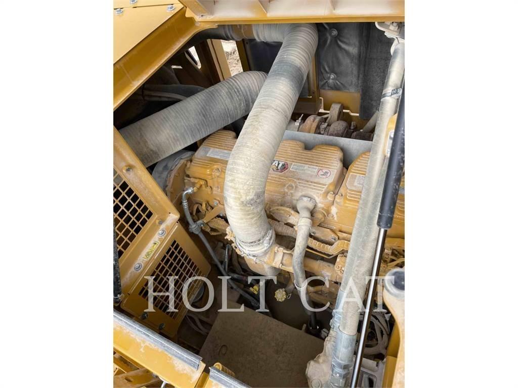 CAT 395 حفارات زحافة