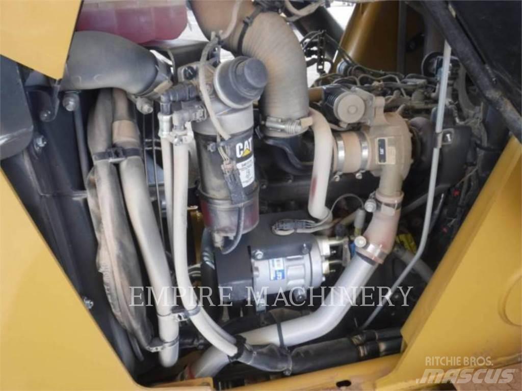 CAT 415-07ILCA لوادر بعجل