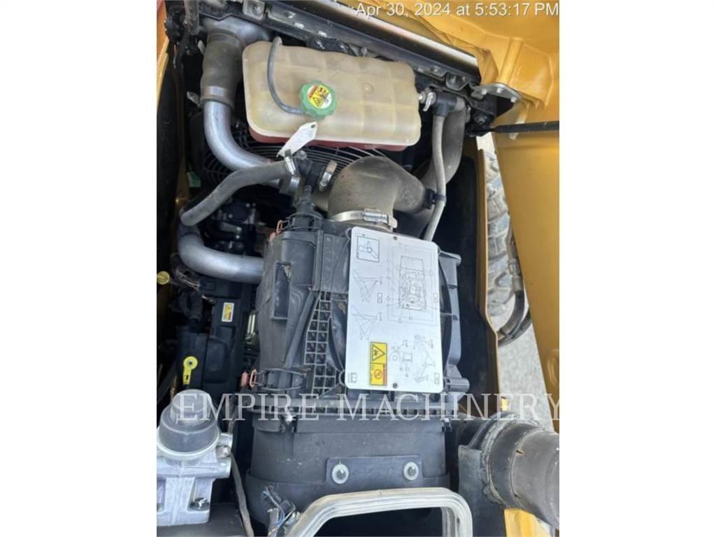 CAT 415F2 4EOP لوادر ذات جرافات عكسية