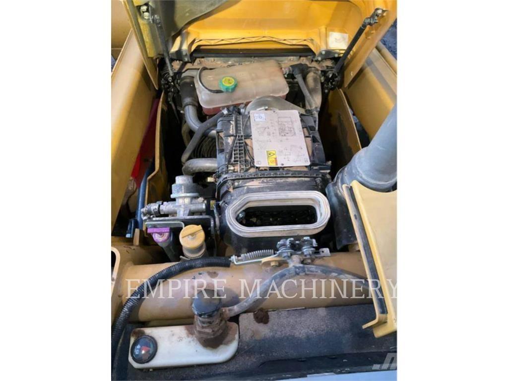 CAT 415F2 IL لوادر بعجل