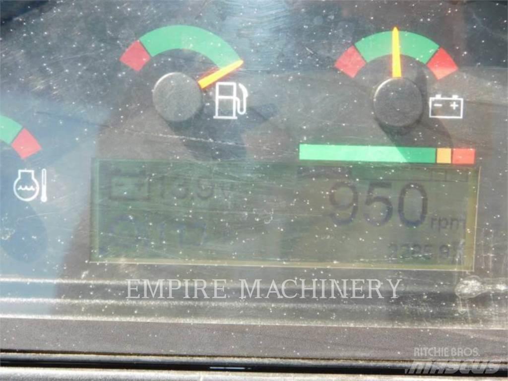 CAT 415F2 IL لوادر بعجل