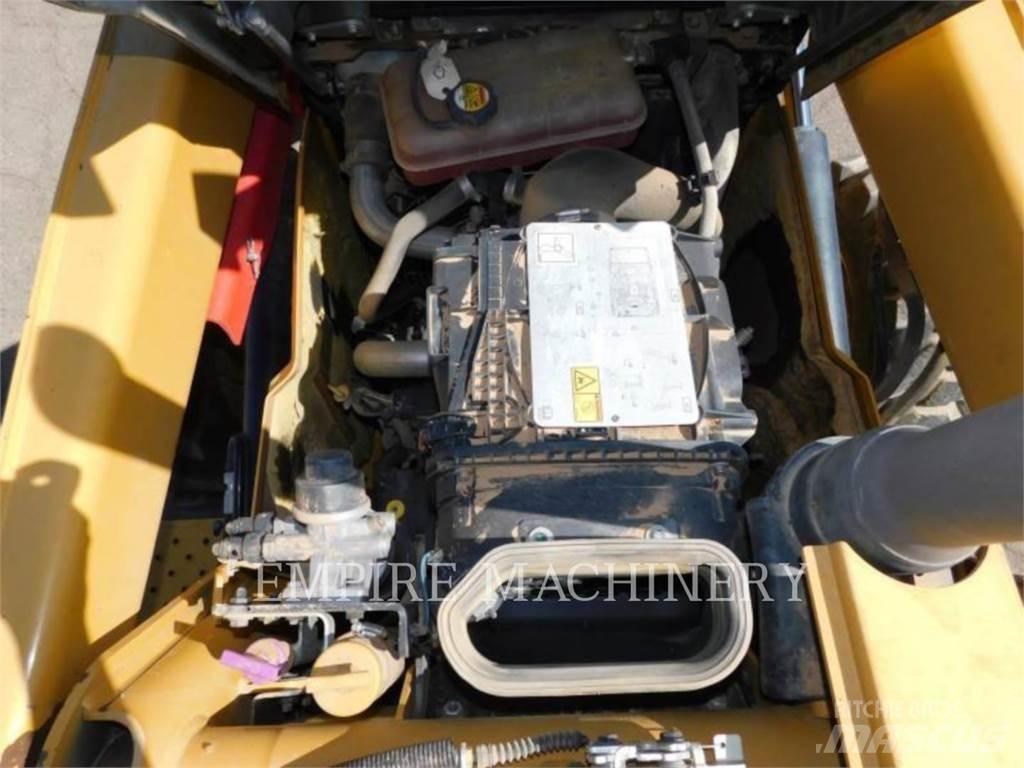 CAT 415F2 IL لوادر بعجل